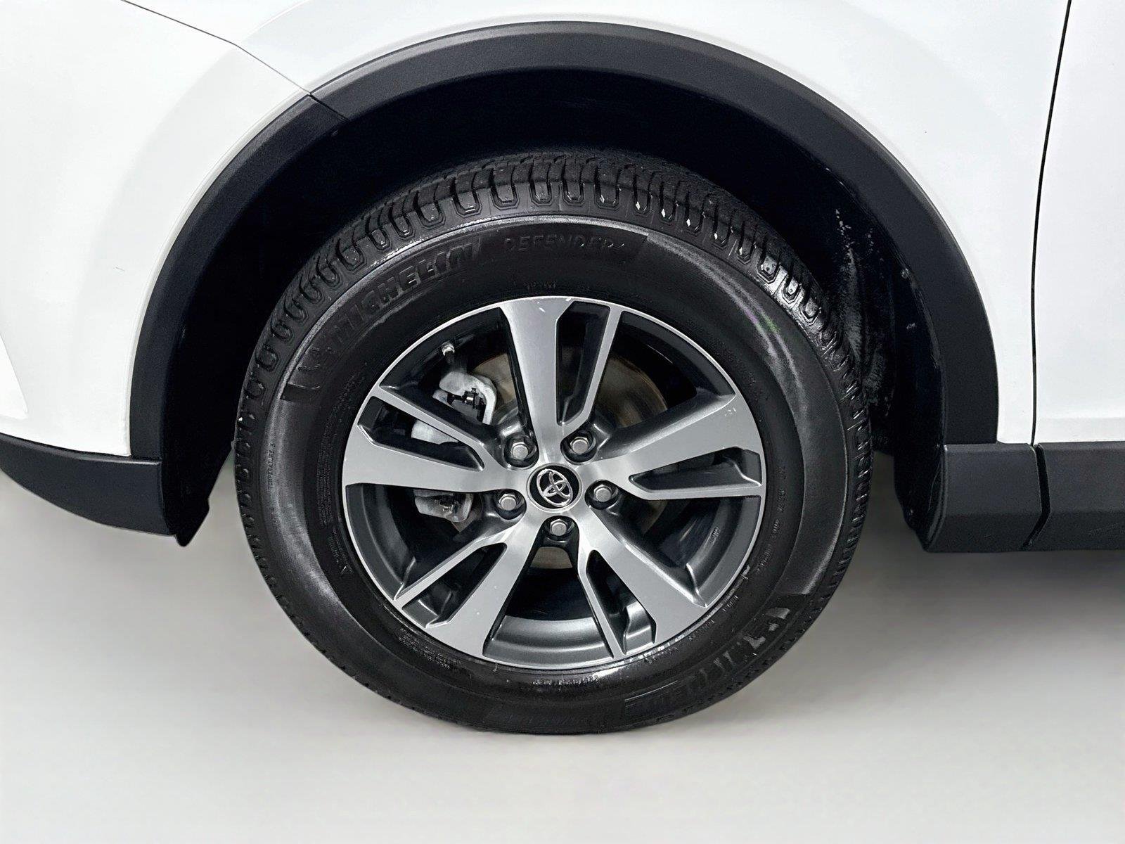 Used 2018 Super White Toyota XLE image 44