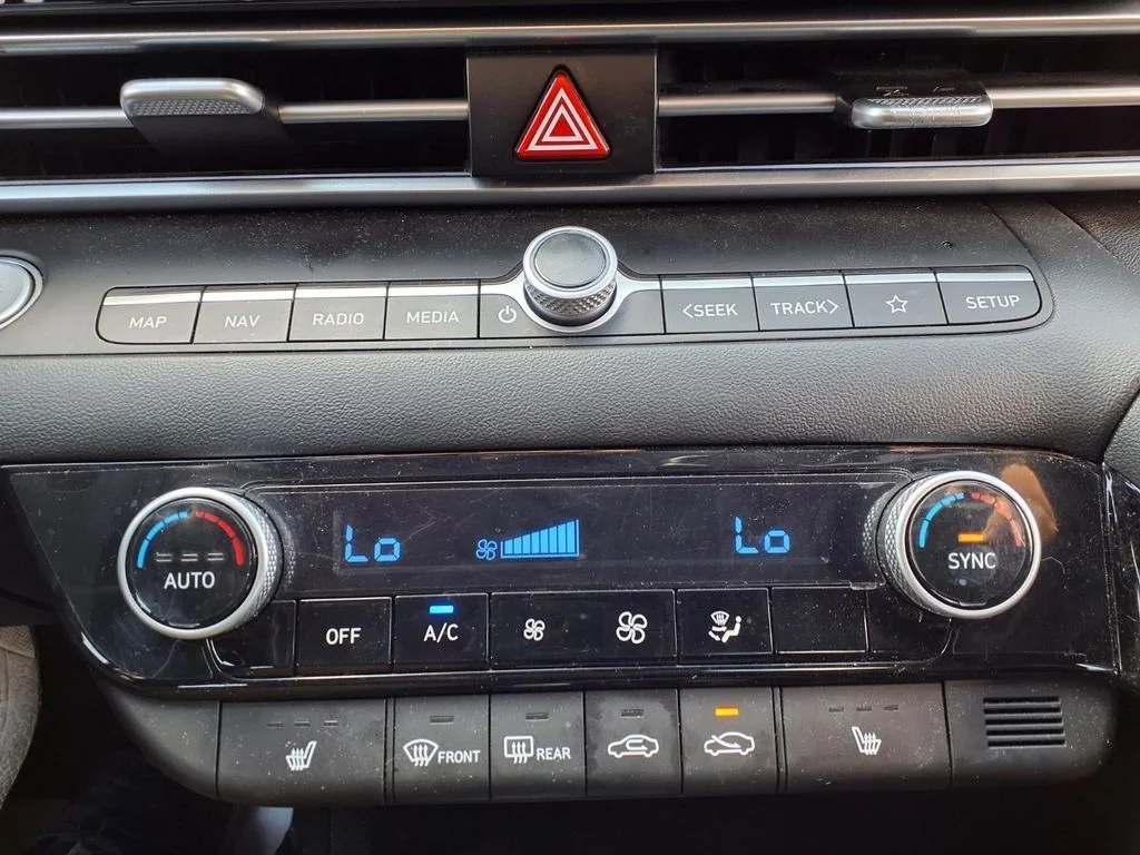 Used 2025 Blue Hyundai SEL Convenience image 9