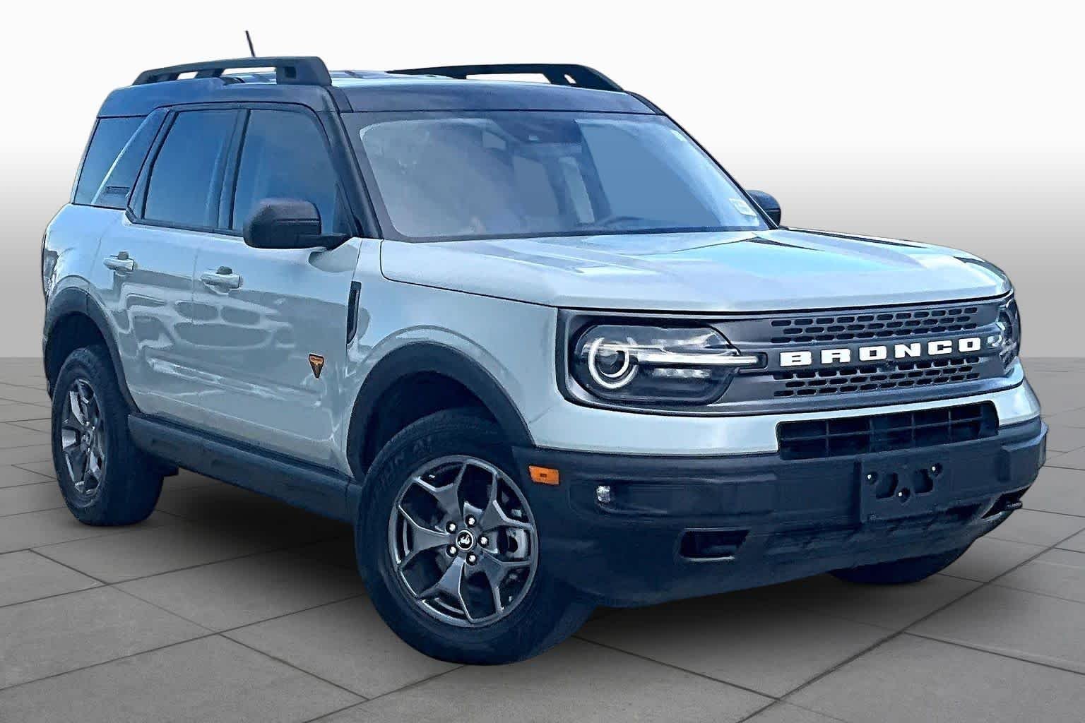 Used 2023 Cactus Gray Ford Badlands image 2