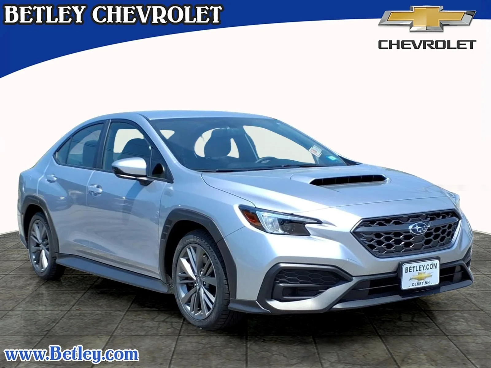 Used 2023 Silver Subaru  image 1