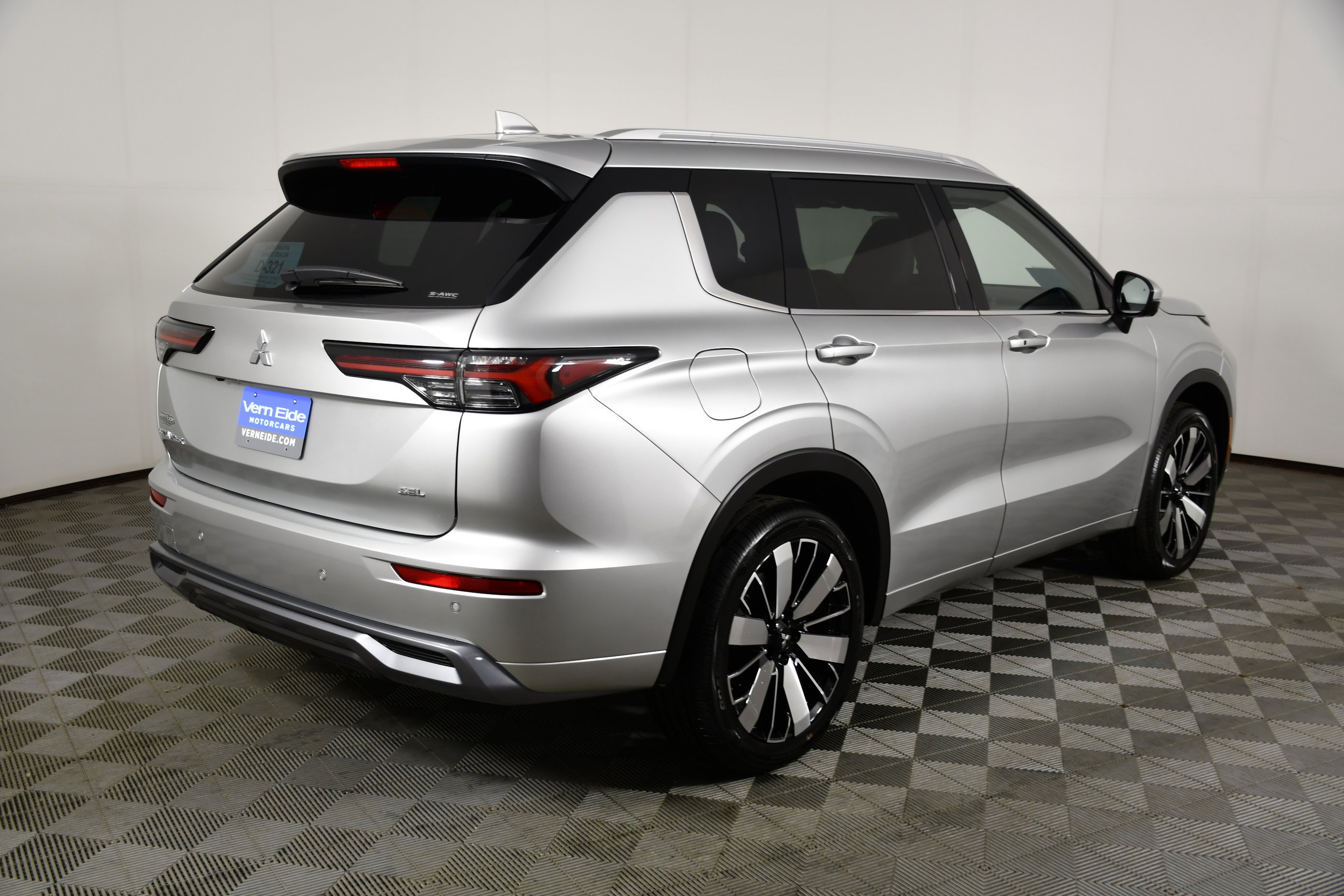 New 2026 Alloy Silver Metallic Mitsubishi SEL image 6