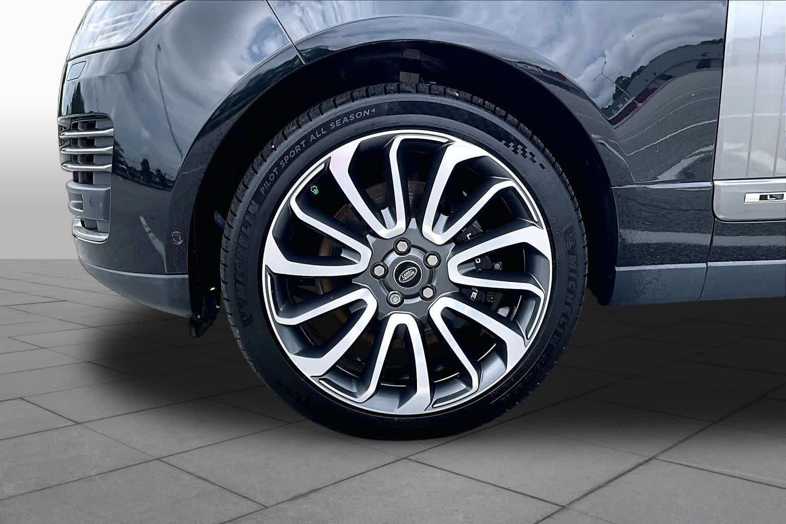 Used 2020 Santorini Black Metallic Land Rover Autobiography image 11