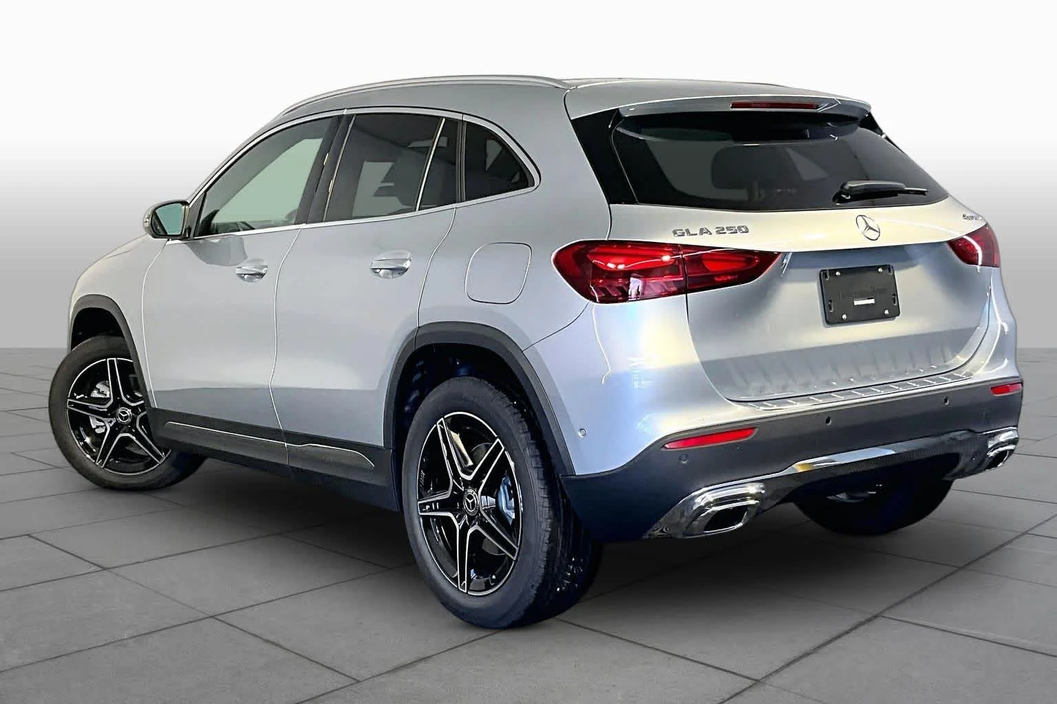 New 2026 Cirrus Silver Metallic Mercedes-Benz GLA 250 image 3