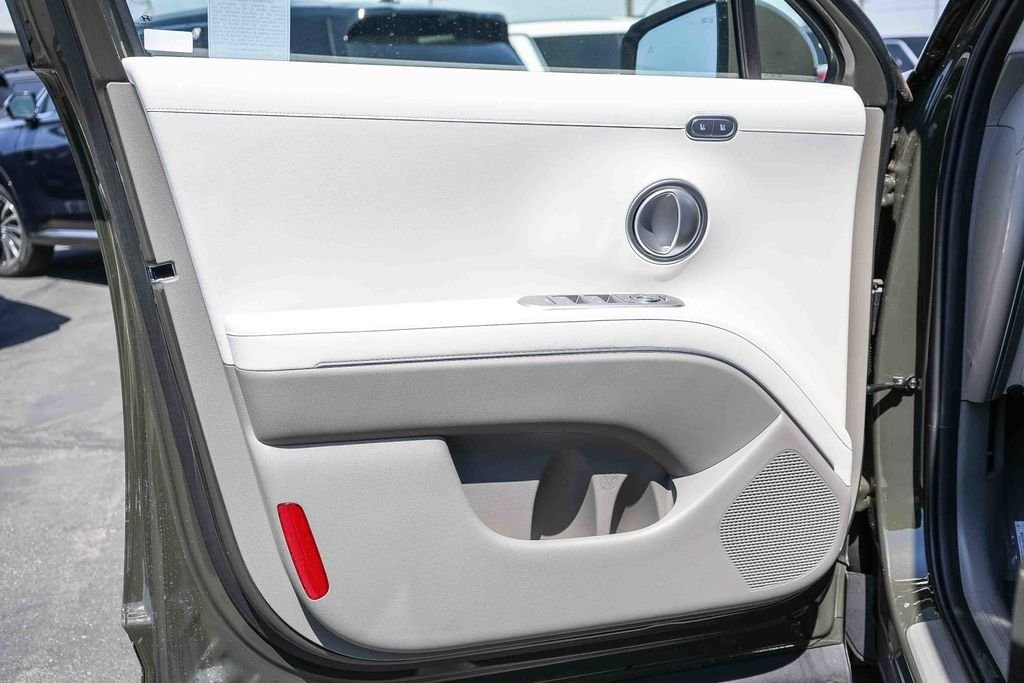 New 2026 Silver Hyundai SEL Premium image 23
