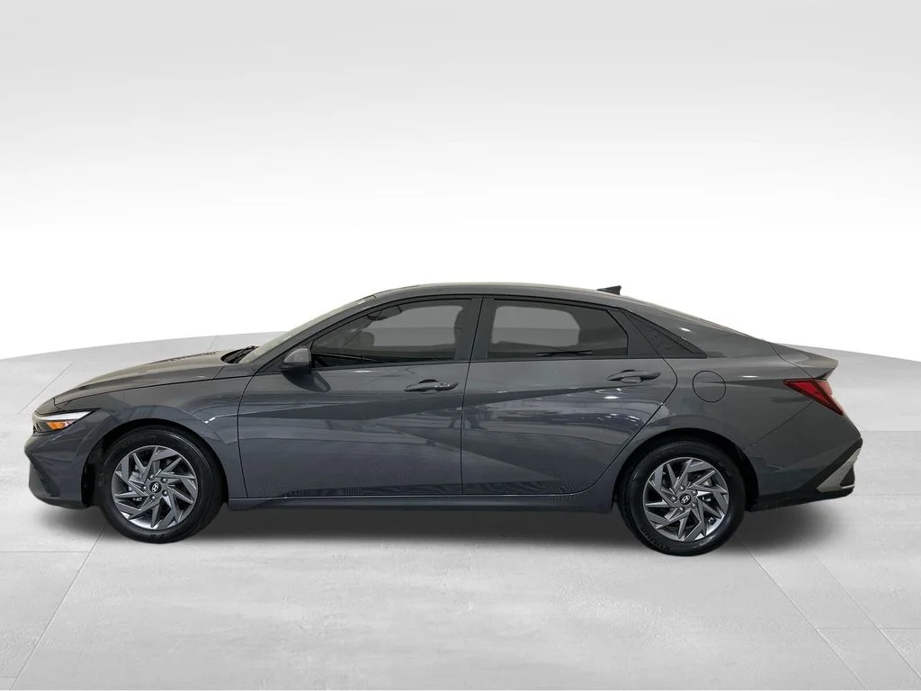 Used 2024 Gray Hyundai SEL image 2