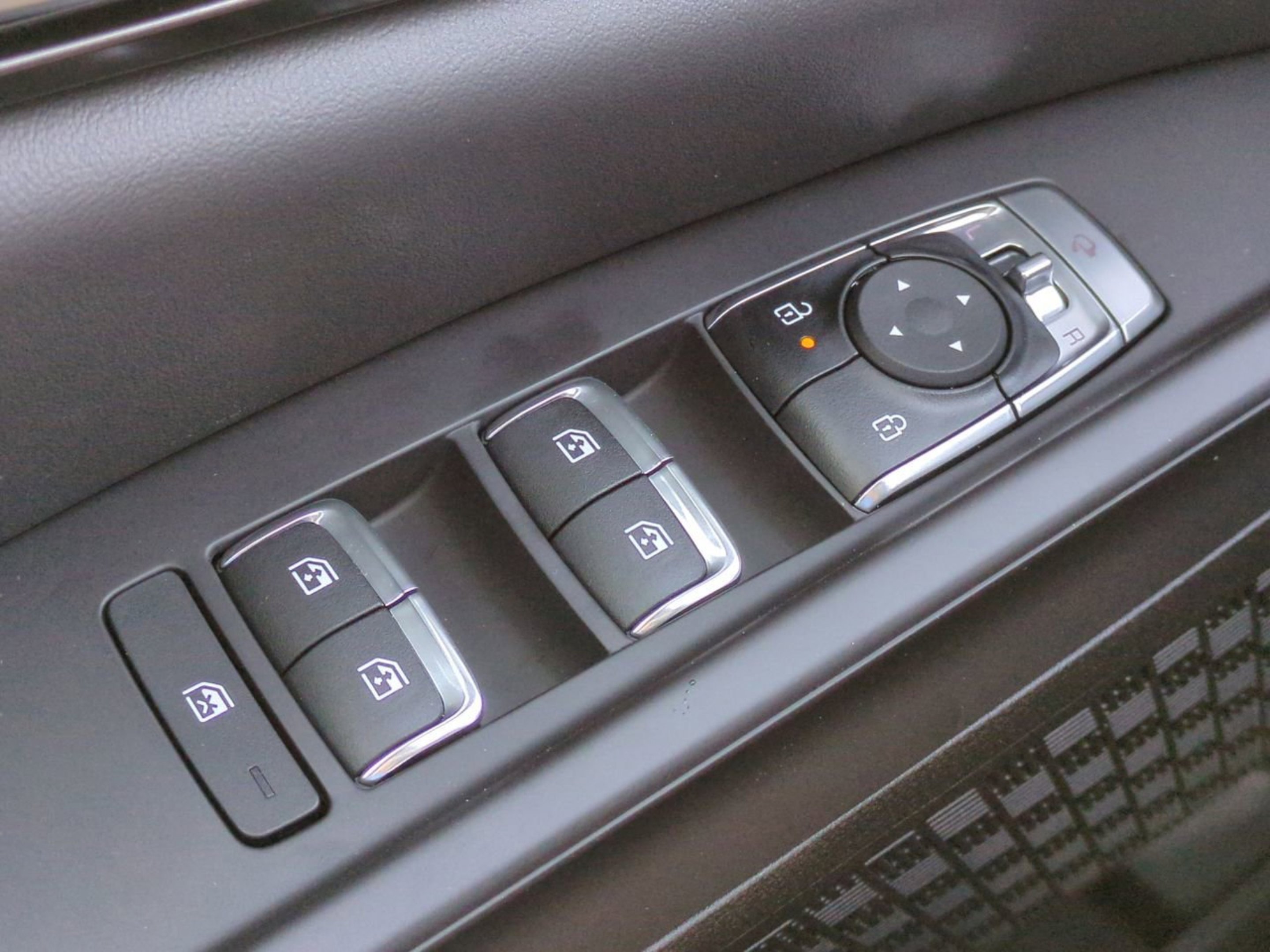 New 2026 Snow White Pearl Kia SX image 30