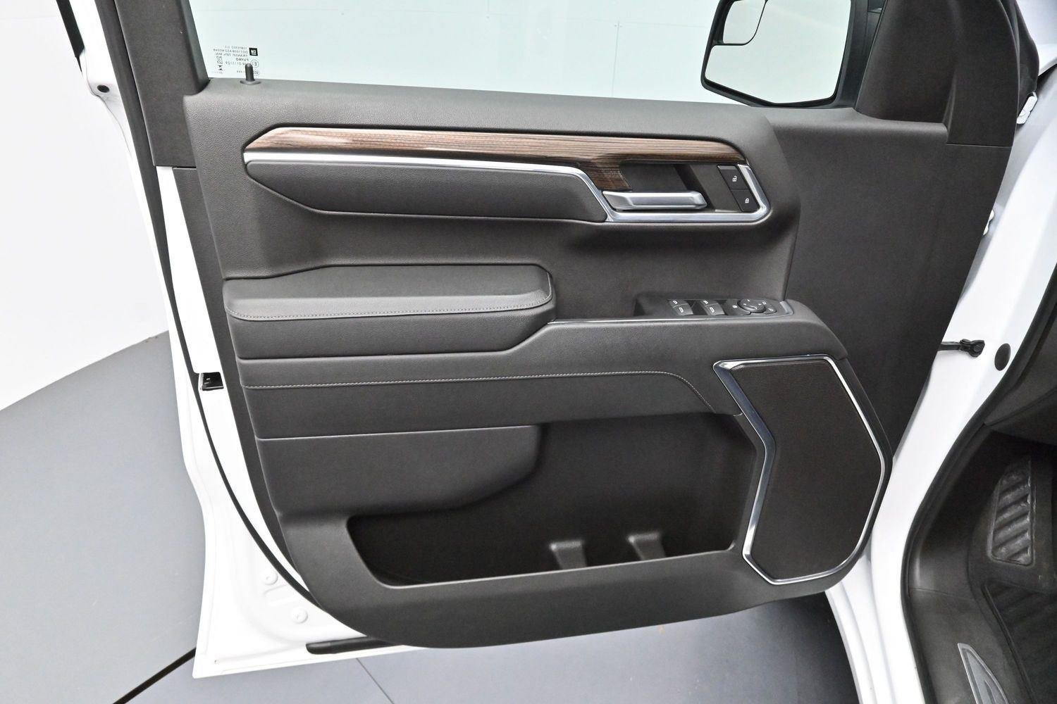 Used 2023 Summit White Chevrolet RST image 9