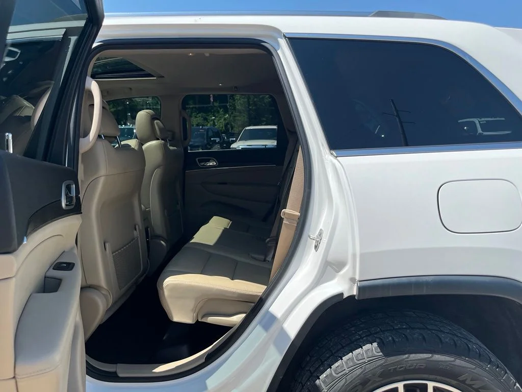 Used 2019 Bright White Clearcoat Jeep Limited image 27