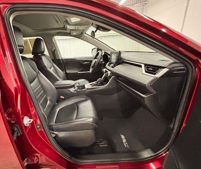 Certified Used 2021 RUBY FLARE PEARL Toyota  image 18