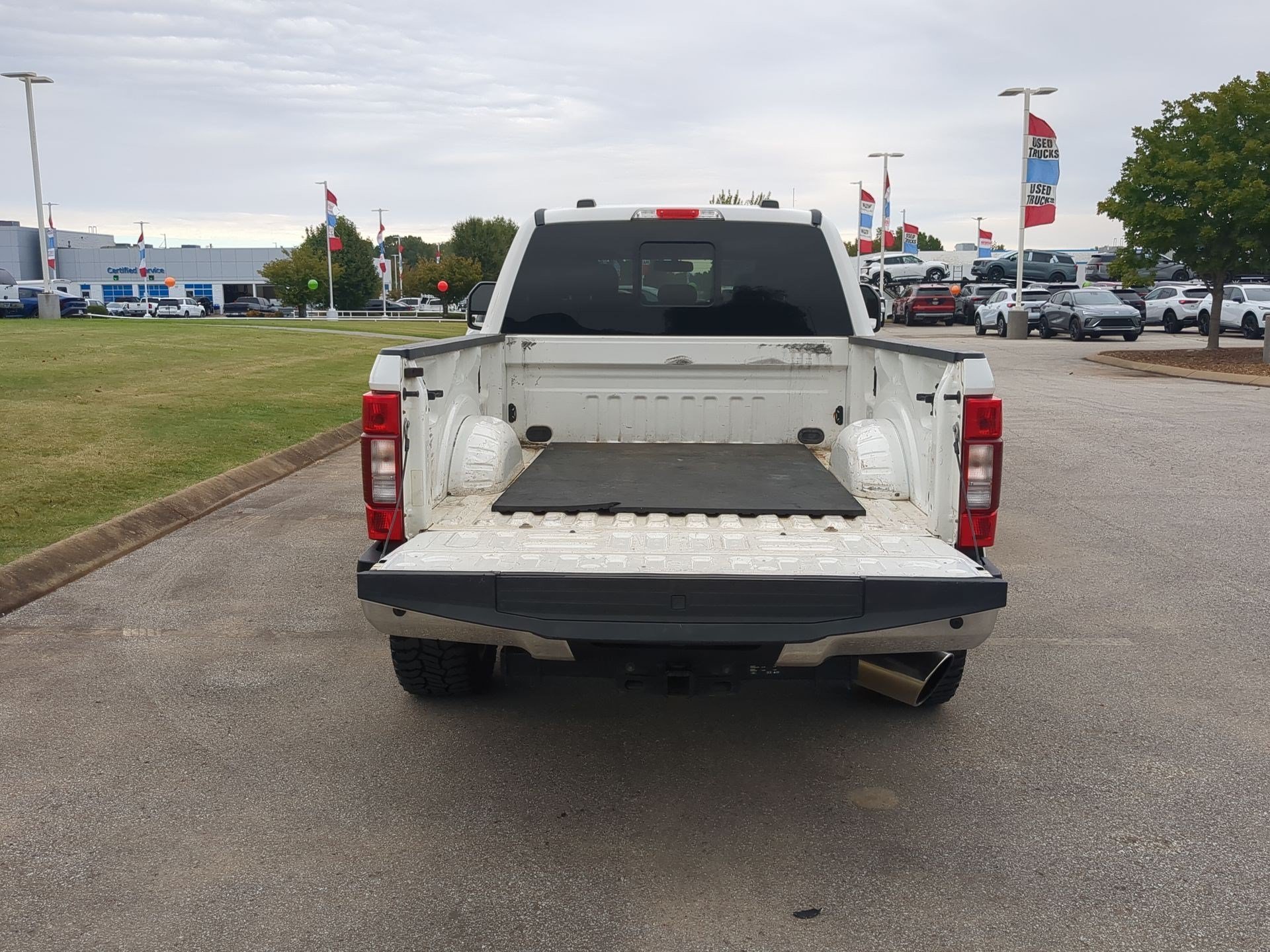 Used 2020 Star White Metallic Tri-Coat Ford LARIAT image 19