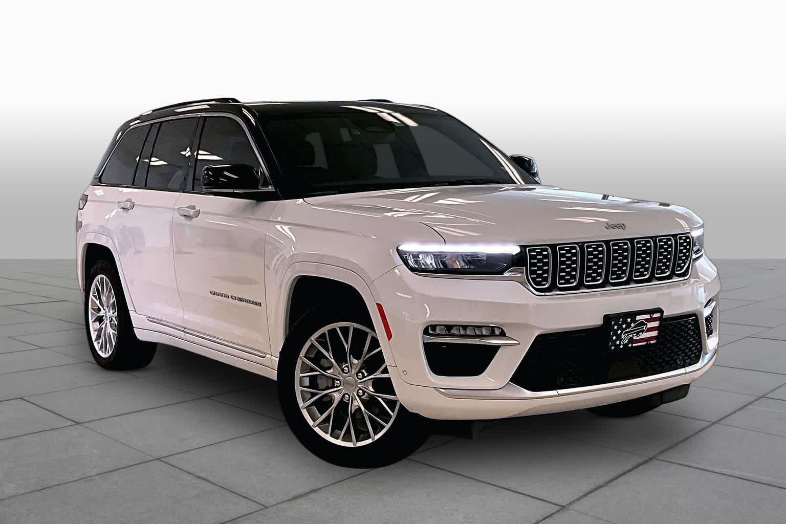 Used 2025 Bright White Clearcoat Jeep Summit image 2