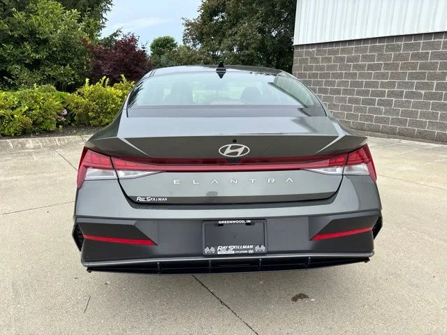 Used 2025 Amazon Gray Hyundai SEL Convenience image 8