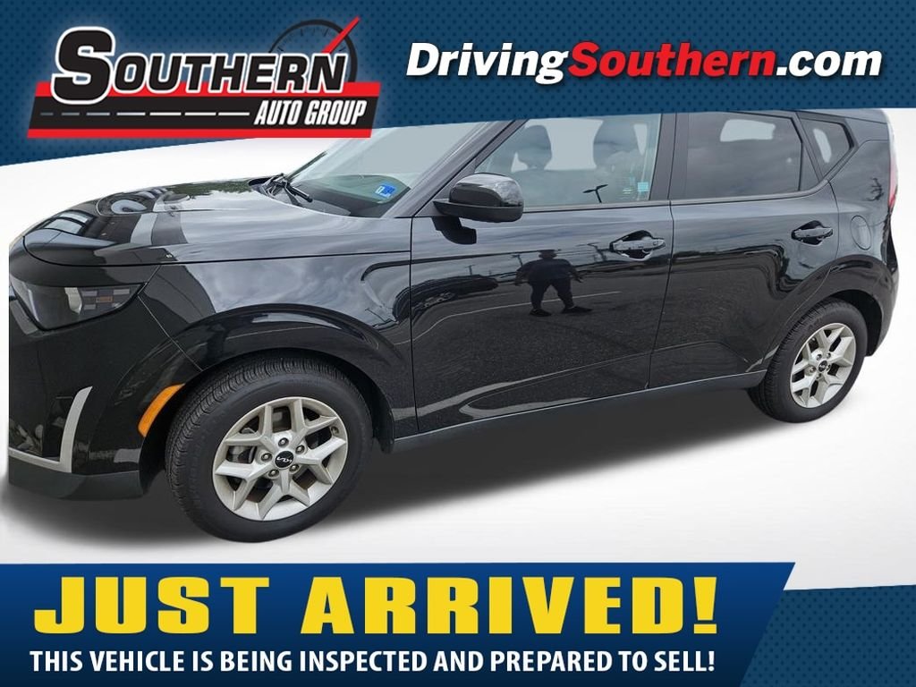 Used 2023 Black Kia S image 1