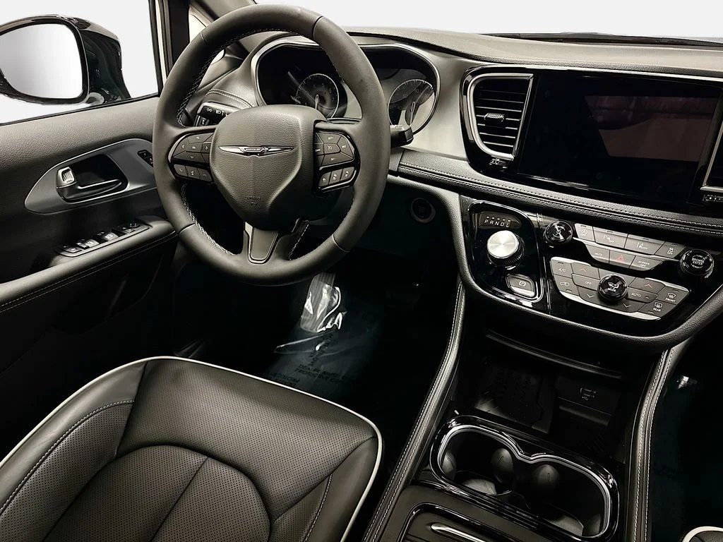 2026 Chrysler Pacifica Limited - Photo 7