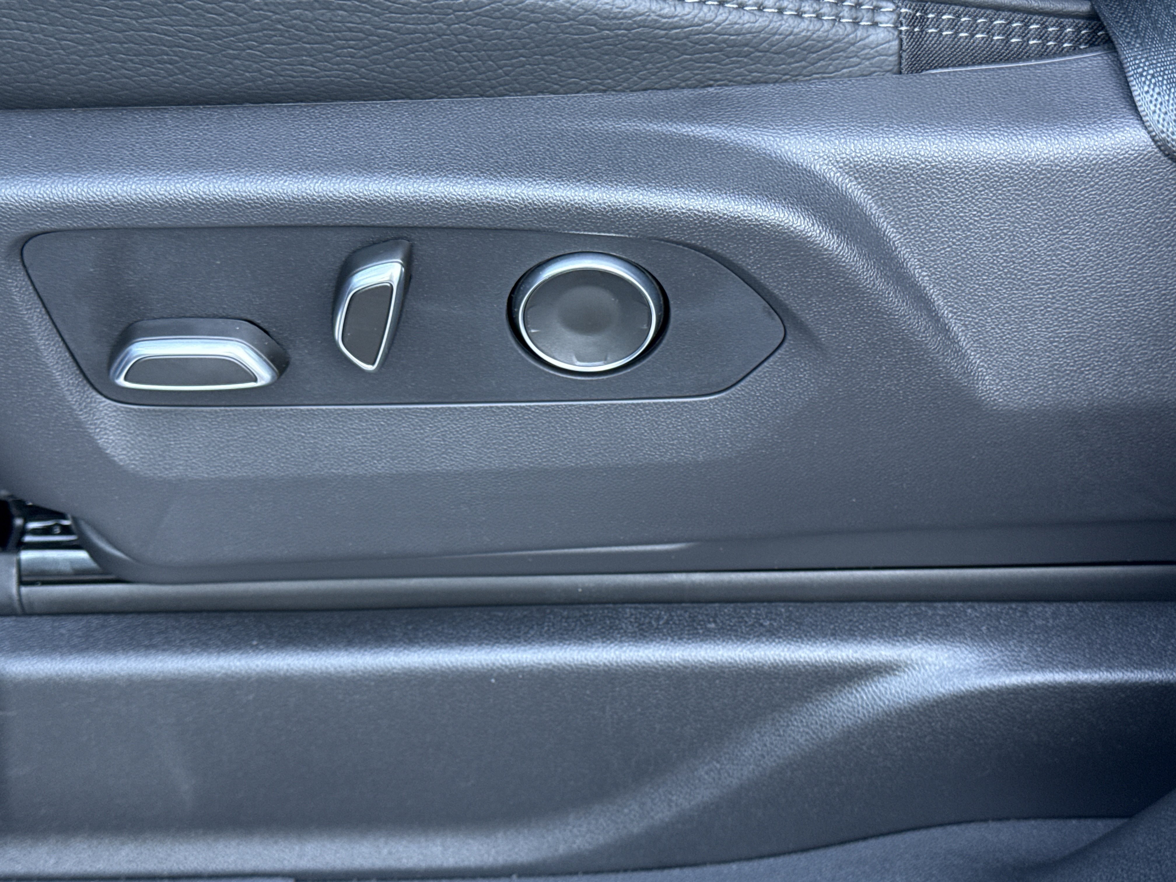 2026 GMC Yukon Denali - Photo 21