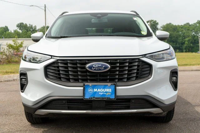 Used 2025 Gray Ford Platinum image 3