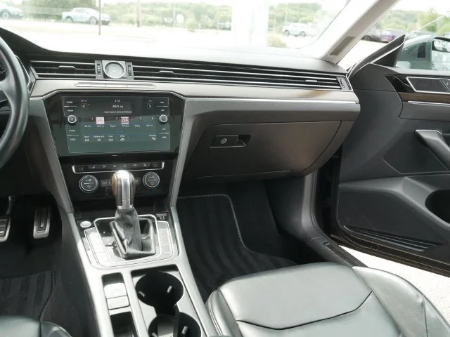 Used 2019 Gray Volkswagen 2.0T SEL image 23