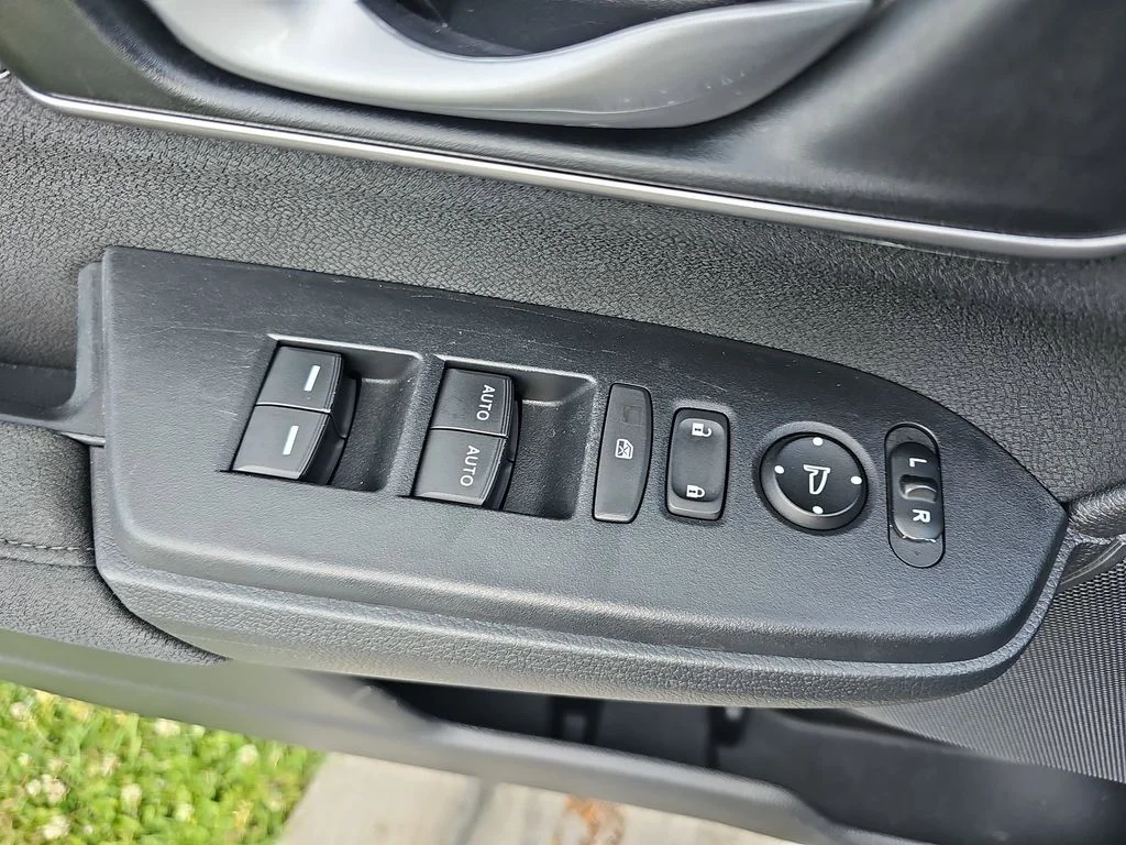 Used 2022  Honda EX image 27