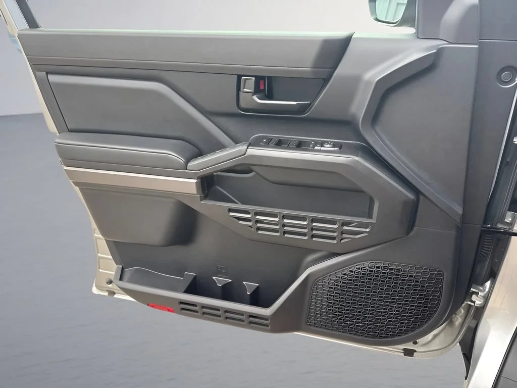 Used 2025  Toyota SR image 25