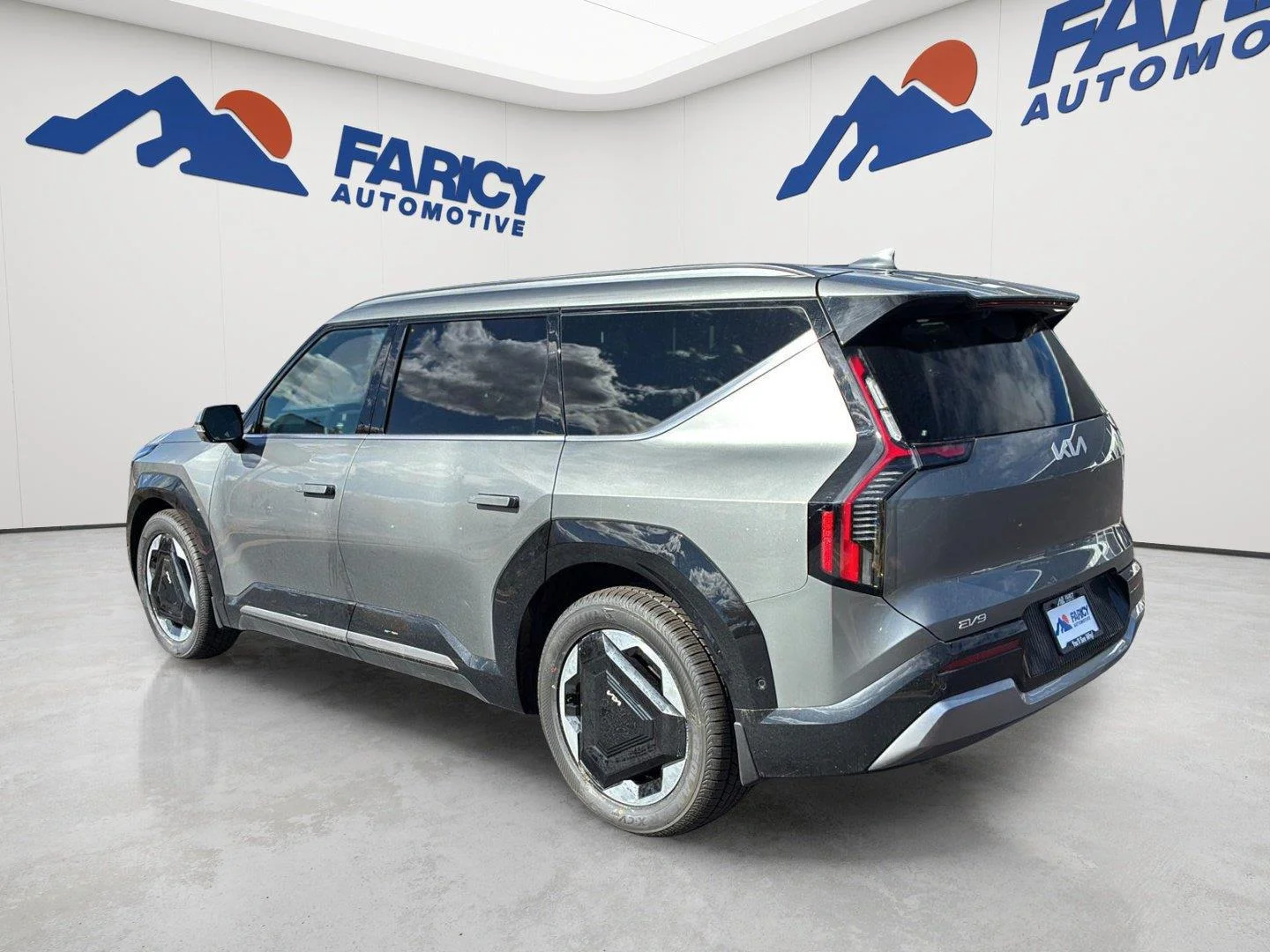 Used 2024 Pebble Gray Kia Land image 7