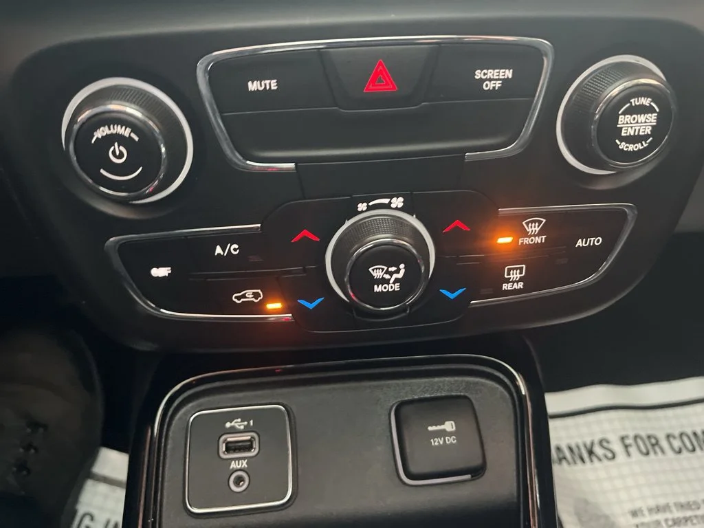 Used 2021 Diamond Black Jeep Latitude image 18