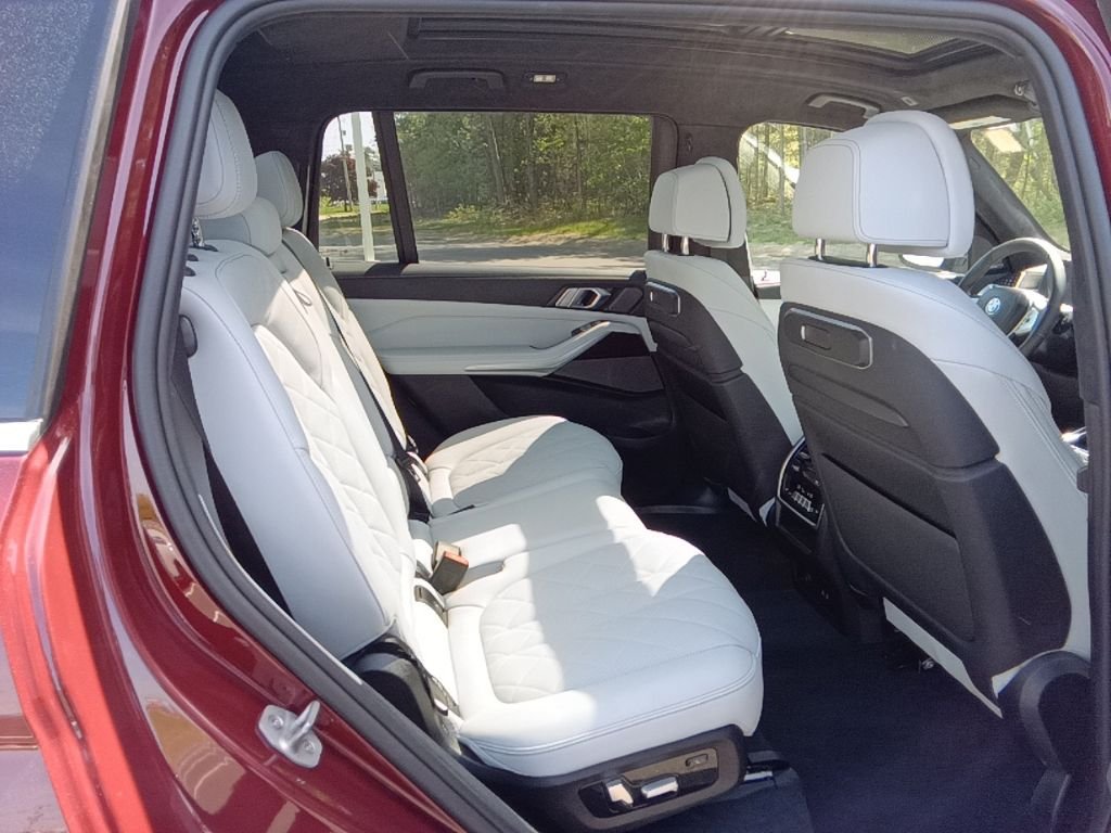 Used 2026 Aventurin Red Metallic BMW xDrive40i image 22