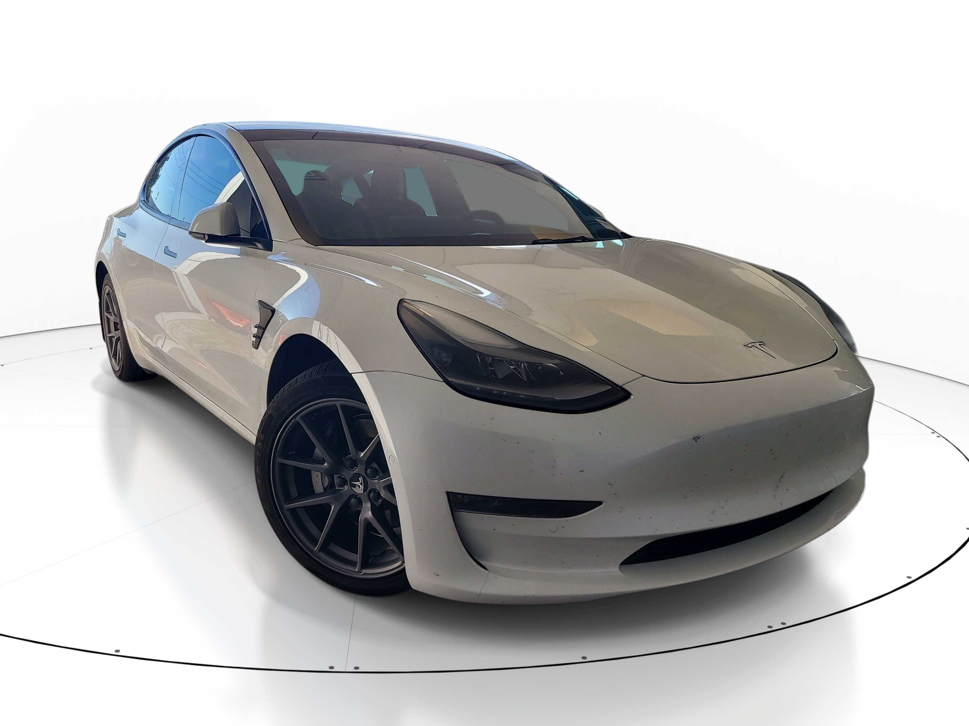 Used 2022  Tesla Long Range image 1