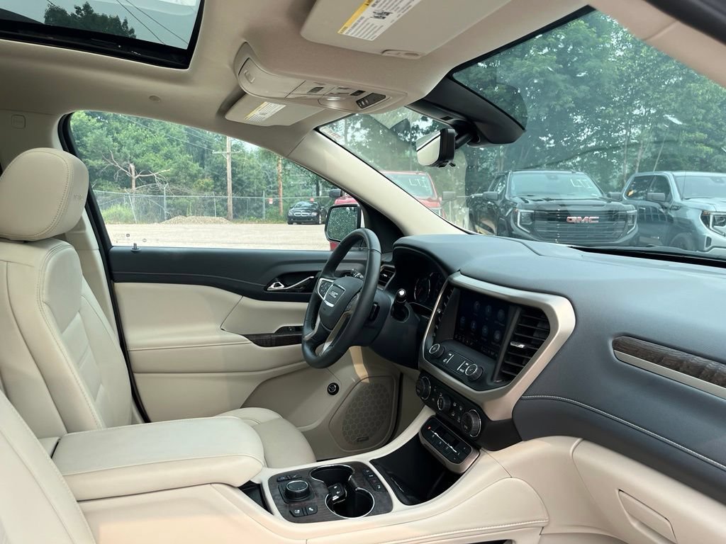 Used 2023 White Frost Tricoat GMC Denali image 40