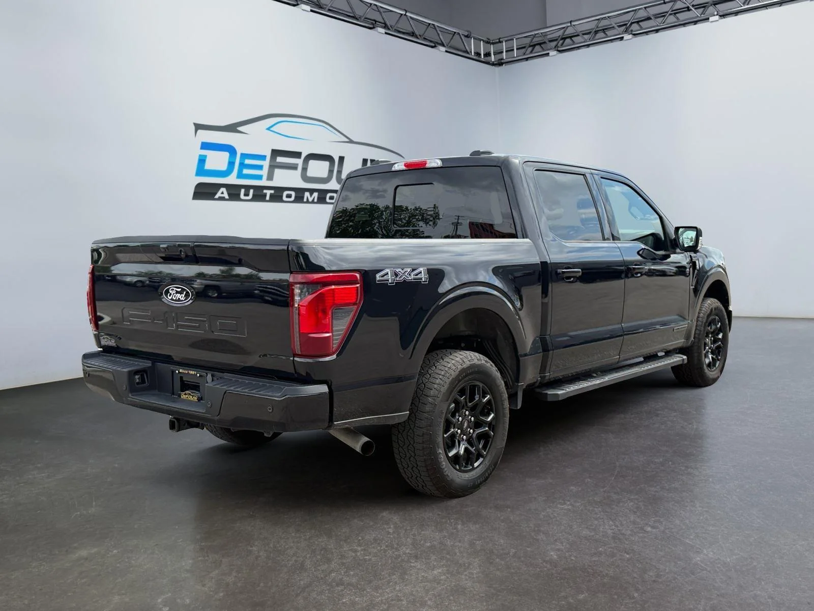 Used 2024 Agate Black Ford XLT image 3