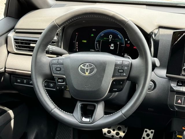 Used 2025  Toyota SE image 29