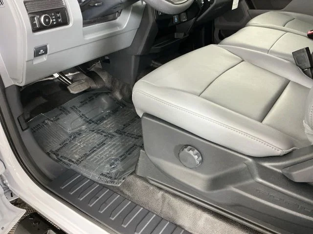 New 2026 Oxford White Ford XL image 18