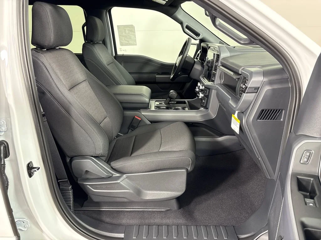 New 2026 White Ford XLT image 9