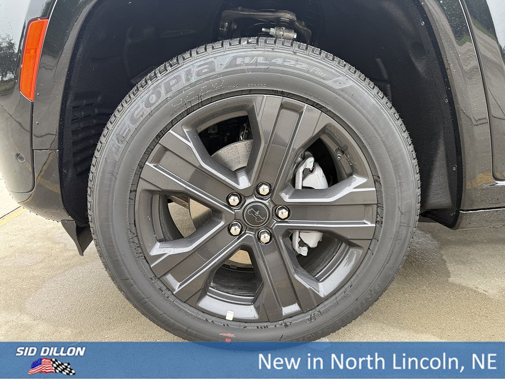 New 2027 High-Gloss Black Paint Jeep Limited Reserve image 5