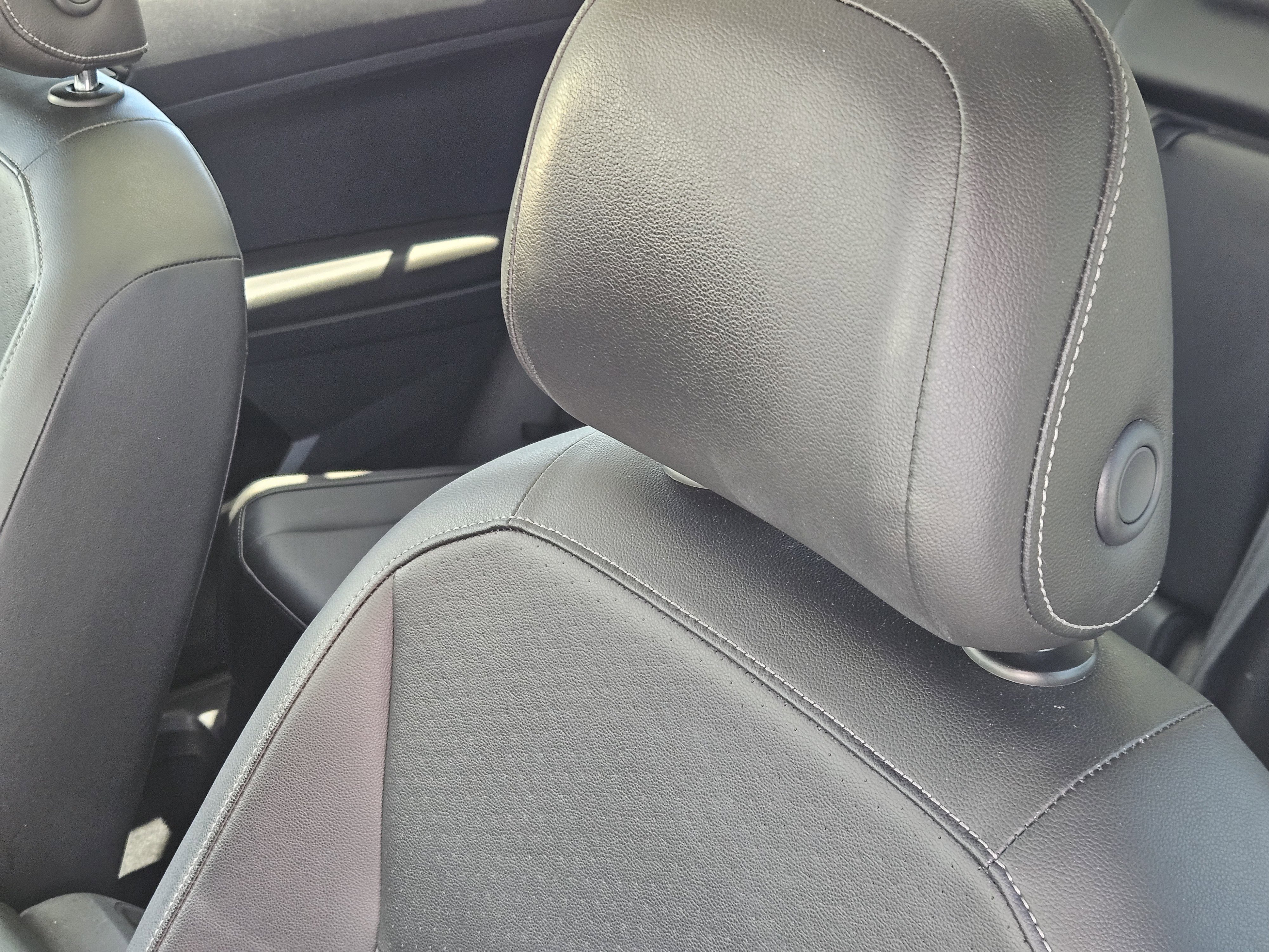 Used 2018 GRAY Volkswagen 2.0T SE 4Motion image 16