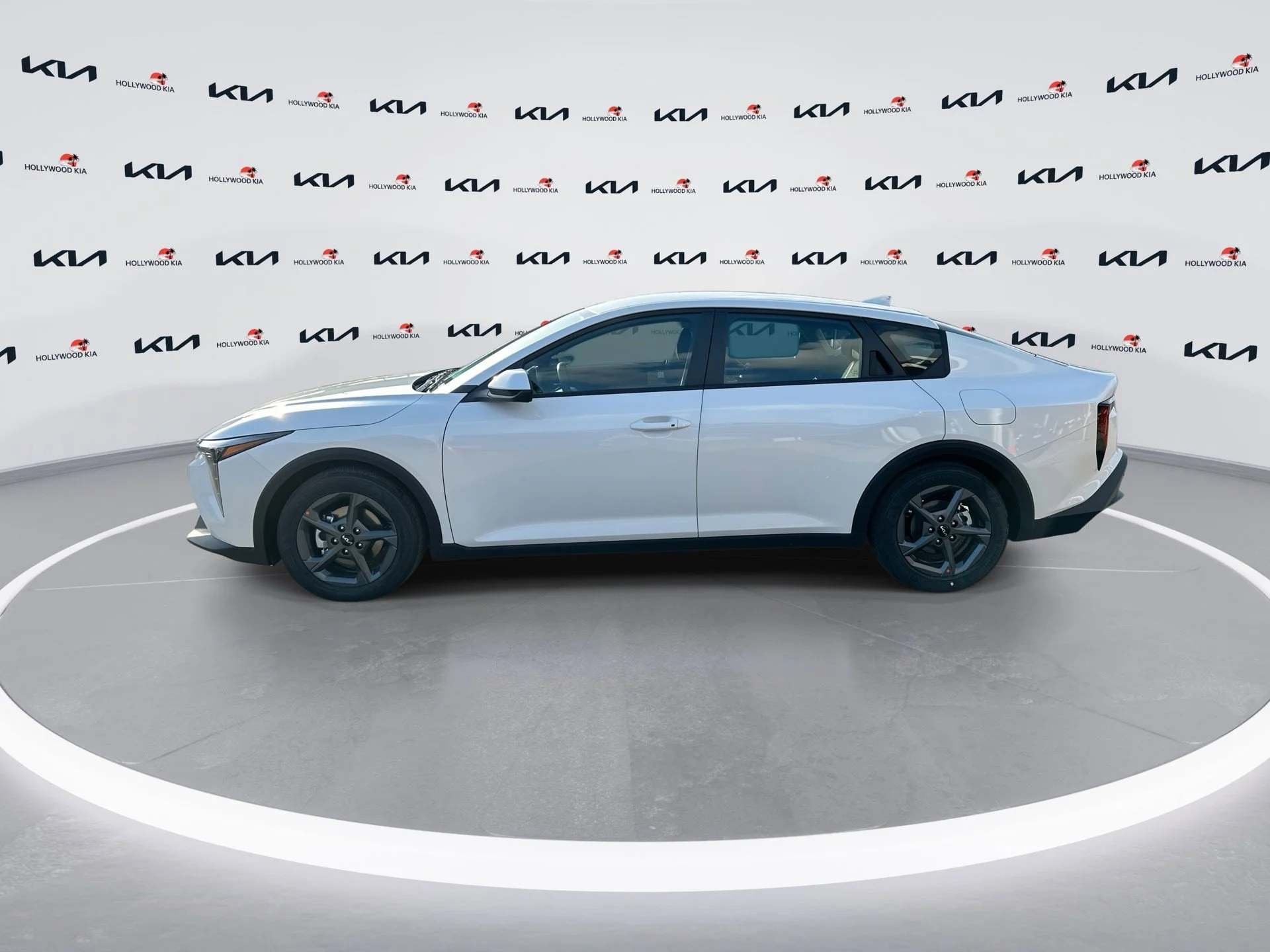 New 2026 Snow White Pearl Kia LXS image 5