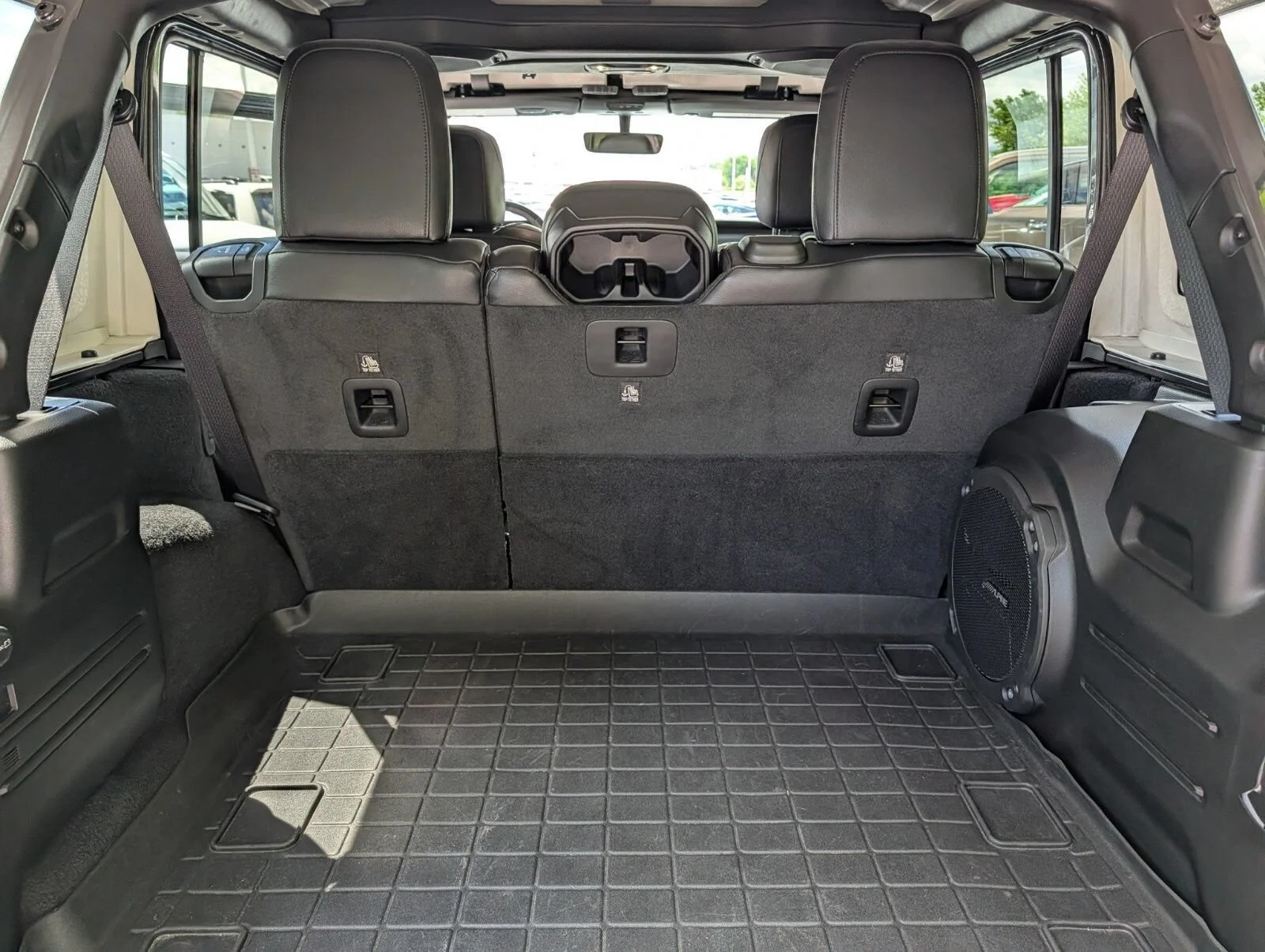 Used 2021 Gray Jeep Sahara 4x4 image 23