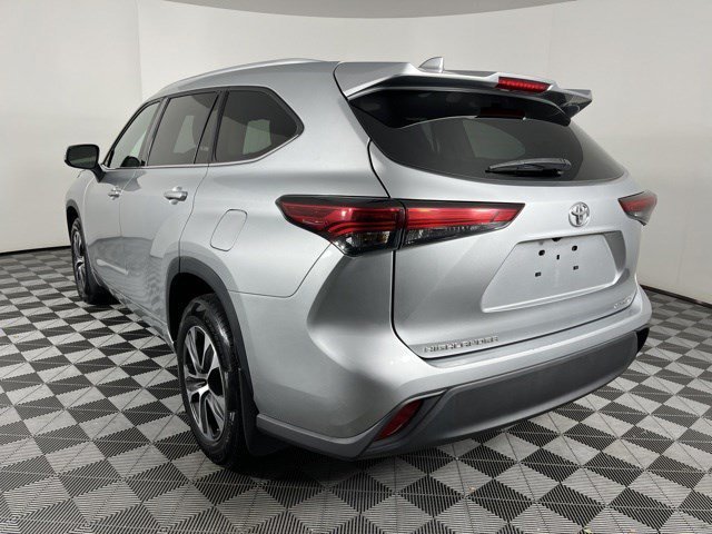 Certified Used 2022 Celestial Silver Metallic Toyota XLE image 5