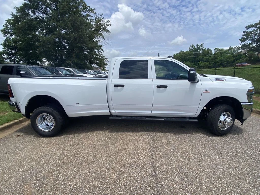New 2026 Bright White Clear-Coat Exterior Paint RAM Tradesman image 7