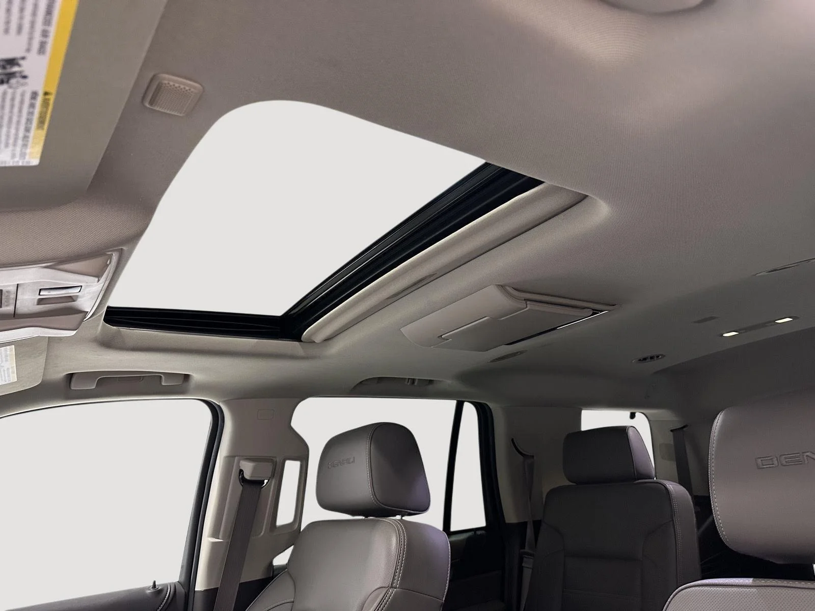 Used 2016 WHITE FROST TRICOAT GMC Denali image 18