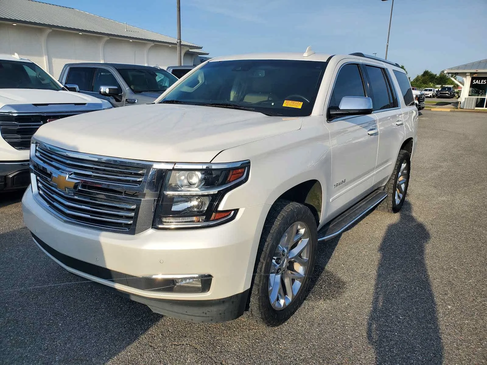 Used 2019 IRIDESCENT PEARL TRICOAT Chevrolet Premier image 1