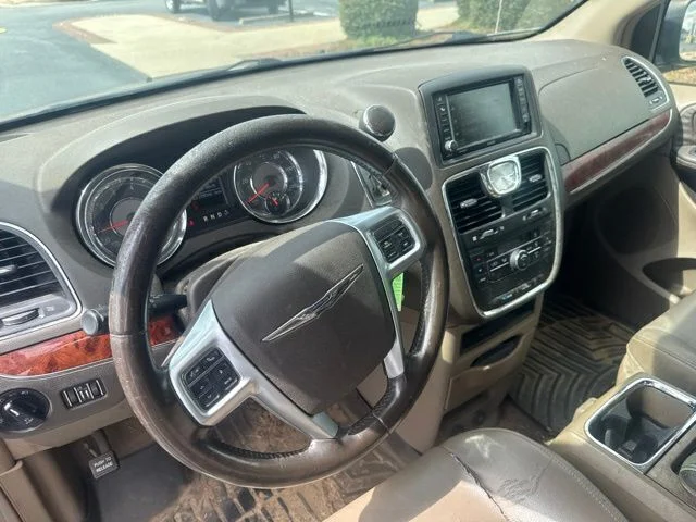 Used 2013 Beige Chrysler Touring image 14