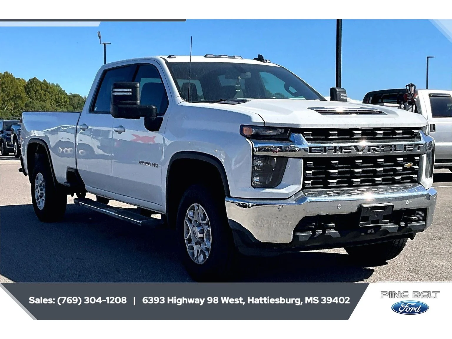 Used 2021 Summit White Chevrolet LT image 2