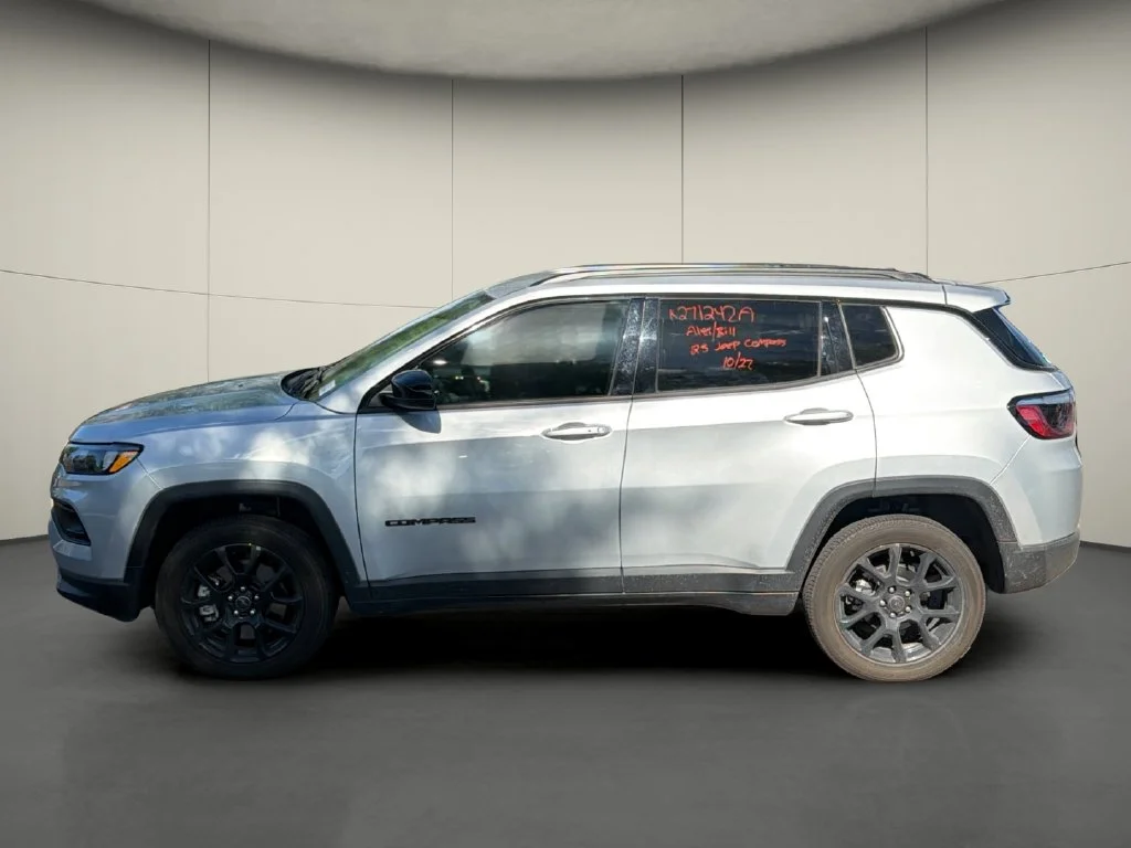 Used 2025 Silver Jeep Latitude image 4