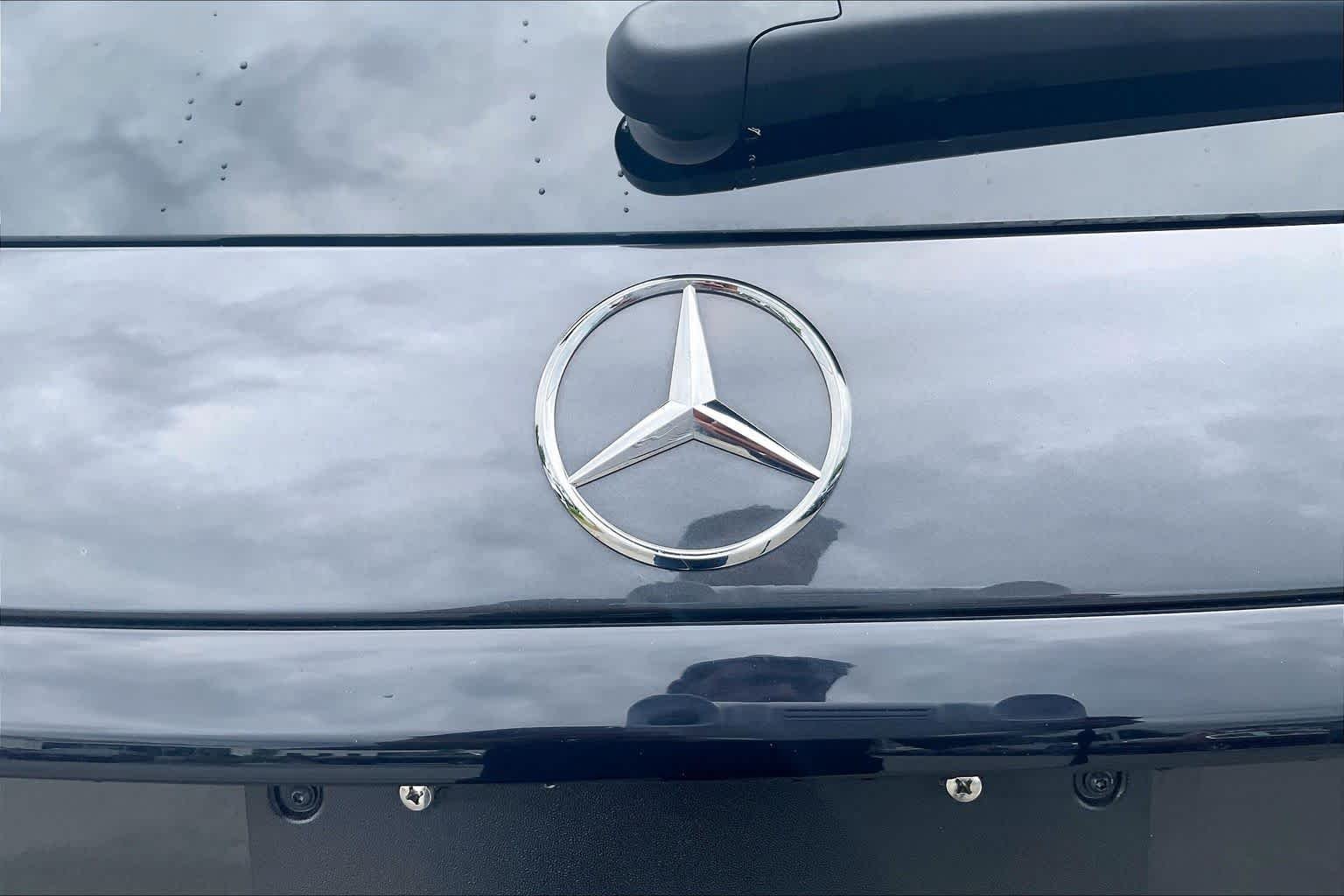Used 2024 Graphite Grey Metallic Mercedes-Benz GLC 300 image 32