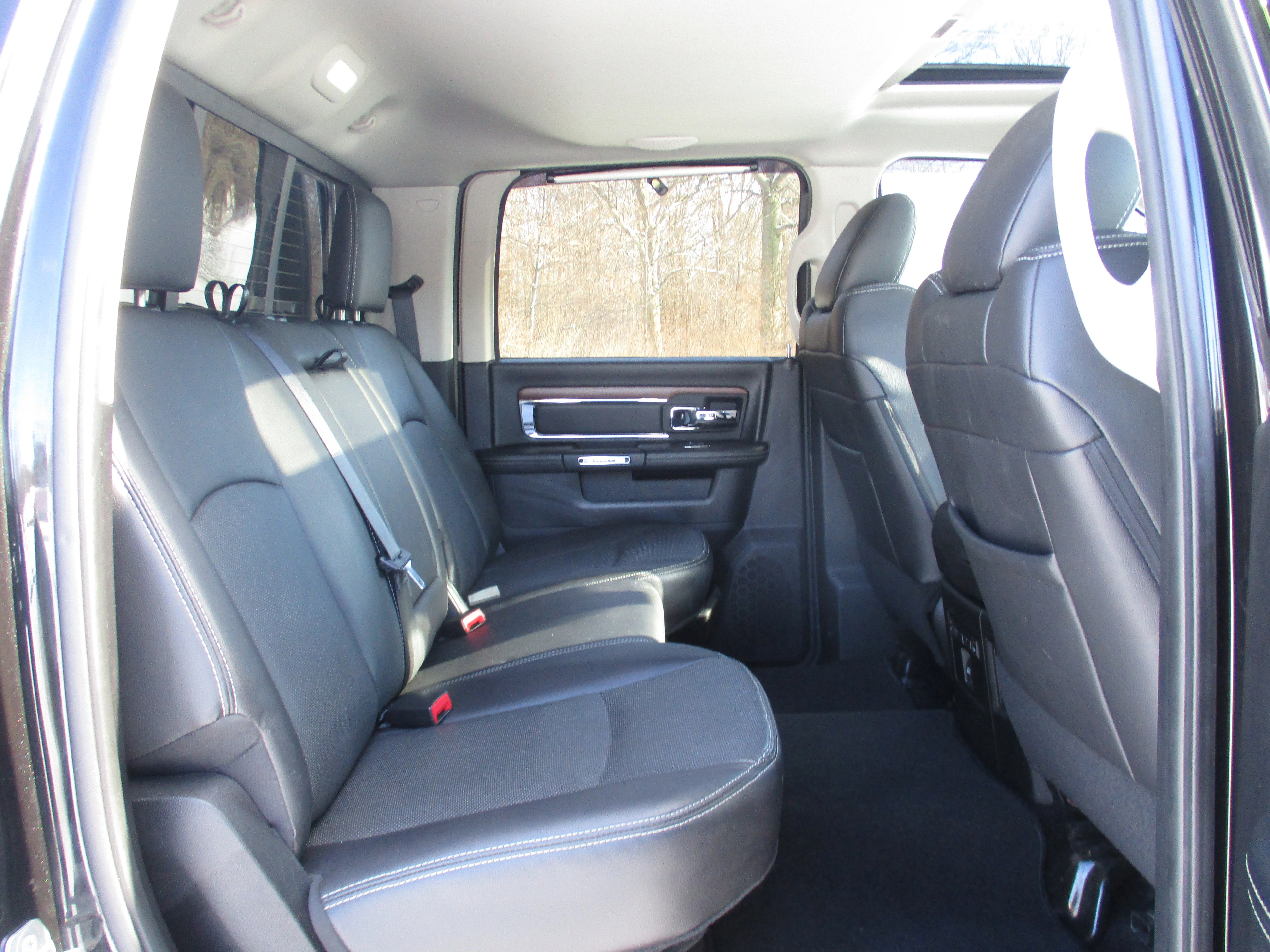 Used 2016 Brilliant Black Crystal Pearlcoat Ram Laramie image 36