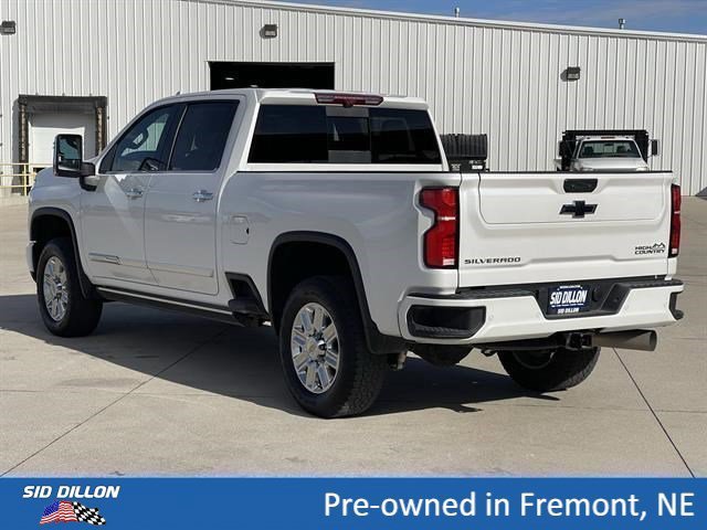 Used 2025 Iridescent Pearl Tricoat Chevrolet High Country image 3
