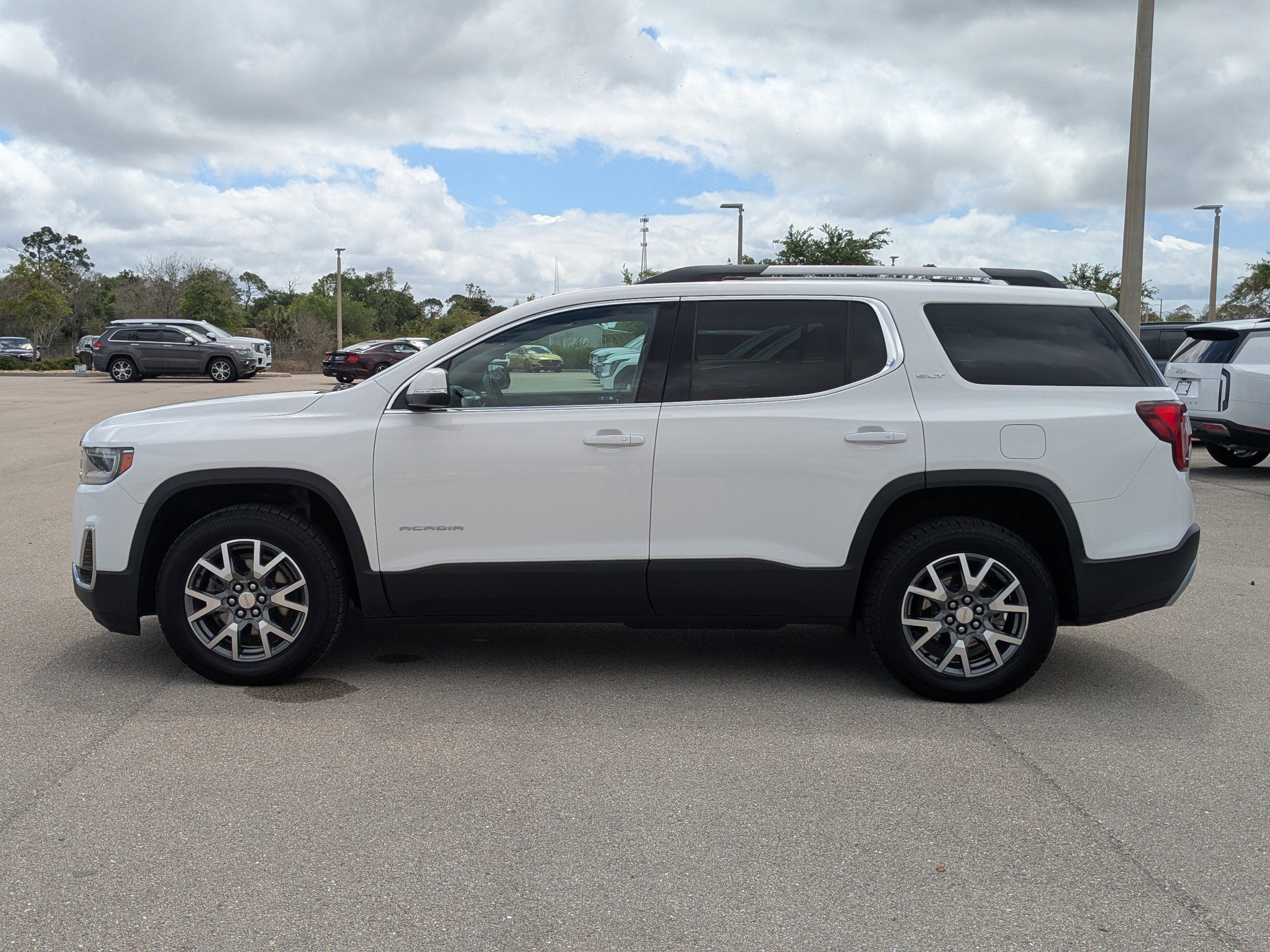 2023 GMC Acadia SLT - Photo 7