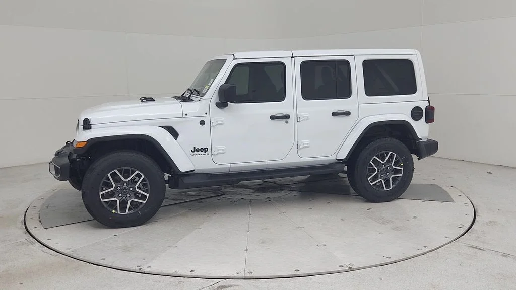 New 2026 Bright White Clear-Coat Exterior Paint Jeep Sahara image 8