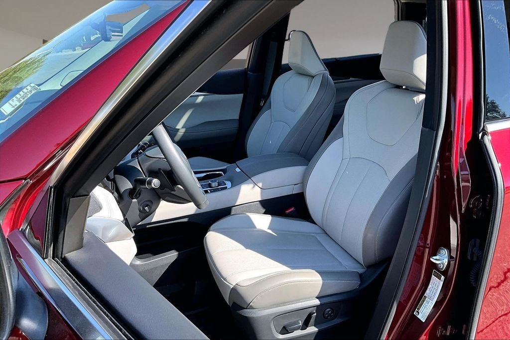 Used 2026 Red INFINITI LUXE image 27
