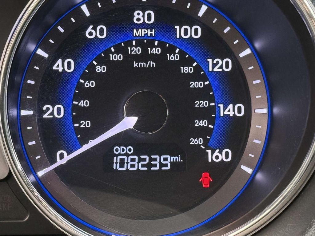Used 2012 Silver Frost Metallic Hyundai Base image 29